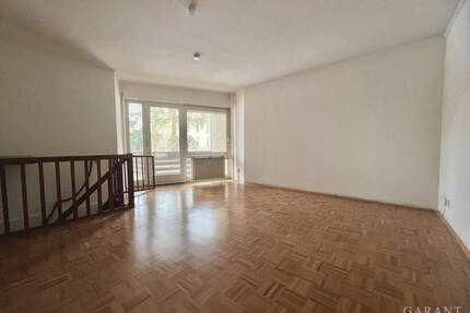 Renovierungsbedürftige 5 Zimmer-Wohnung mit viel Potenzial - Berlin-Lankwitz