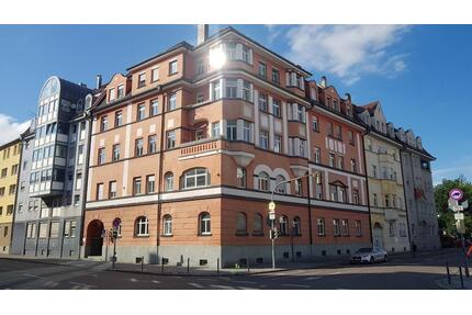 Schöne 3 Zimmer Altbauwohnung 113m² in Neu-Ulm Mitte zu vermieten