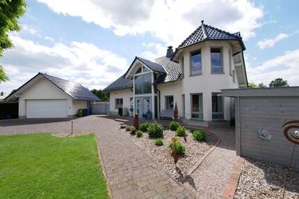 Haus zum Kaufen in Willebadessen 429.000,00 € 245.79 m²