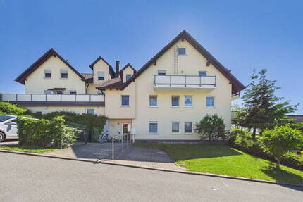 Split-Level-Erdgeschosswohnung mit Terrasse, Garten und Garage in ruhiger Lage - Meeder