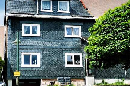 Doppelhaushälfte in Frauenwald - 69.000,00&nbsp;EUR Kaufpreis, ca.&nbsp; 120,00&nbsp;m&sup2;&nbsp;Wohnfl&auml;che in Frauenwald (PLZ: 98694)