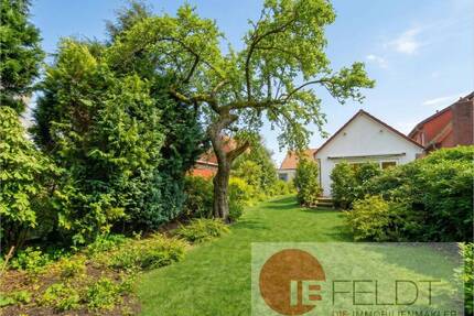 Nordsee-Kleinod in der Altstadt für Urlaub oder Wohnen: Haushälfte mit Anbau, Terrasse & Gartenidyll - Otterndorf