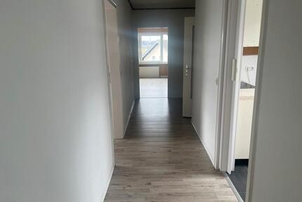 3 Zimmer Dachgeschoss Wohnung - 700,00&nbsp;EUR Kaltmiete, ca.&nbsp; 75,00&nbsp;m&sup2; in Attendorn (PLZ: 57439)