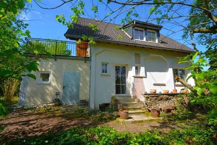 Wunderschönes, ruhig gelegenes Einfamilienhaus mit Dachterrasse auf einem 7.399 m² großen Grundstück in Lirstal
