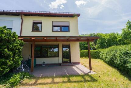 **Heike Borchers Immobilien**Reiheneckhaus mit Potenzial in freundlicher Umgebung**Süd-West-Garten** - Unterhaching