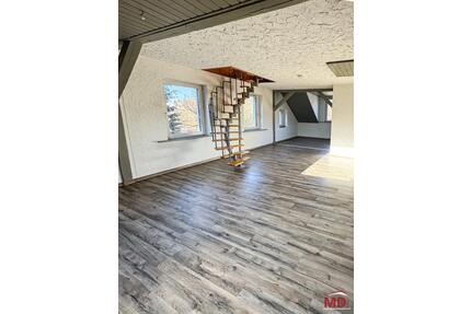 Schöne helle Dachgeschosswohnung mit 5 Zimmern - Oelsnitz (Erzgebirge)
