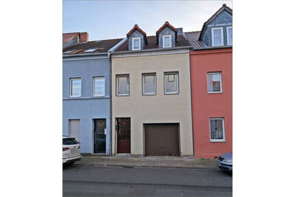 Reihenmittelhaus mit Anbau und Garage in zentraler Lage von Aschersleben