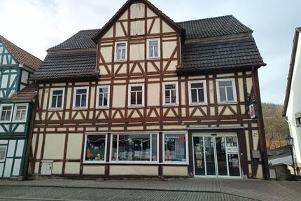 Großzügiges Haus mit 14 Zimmern in Helsa