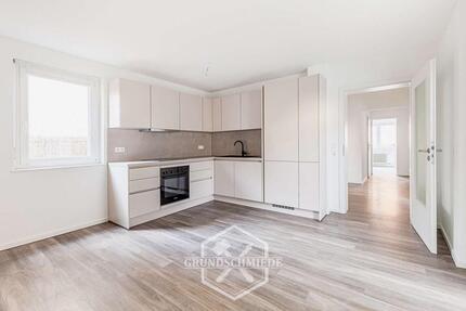 Erstbezug nach Renovierung: 4 Zimmer, neue EBK und Terrasse - Stuttgart Zuffenhausen