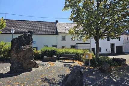 Haus zum Kaufen in Bettenfeld 450.000,00 € 240 m²