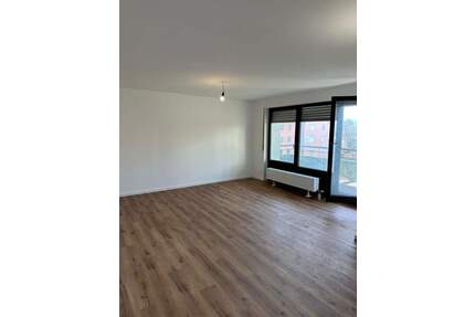 Renovierte 2-Zi-Wohnung mit Balkon, TG-Stellplatz & Aufzug - provisionsfrei - sofort frei - Esslingen-Oberesslingen