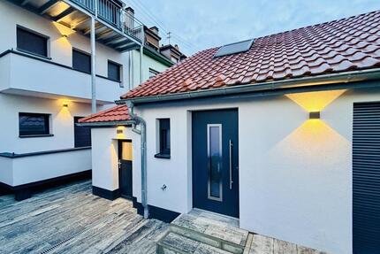 Top saniertes Mehrfamilienhaus mit vier komplett möblierten 2-Zimmer-Design-Apartments! - Karlsruhe Innenstadt-Ost
