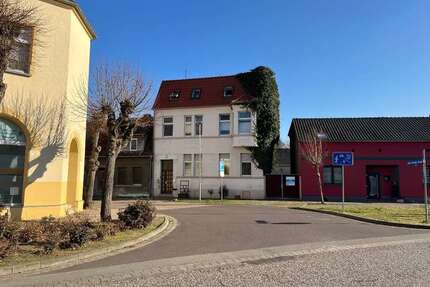 Haus zum Kaufen in Möckern 79.900,00 € 193 m²