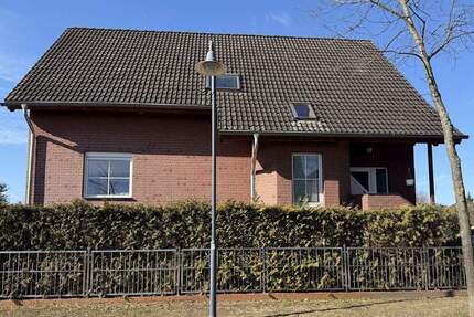 Geräumiges Zweifamilienhaus in ruhiger Lage mit Outdoorküche - Fürstenwalde/Spree