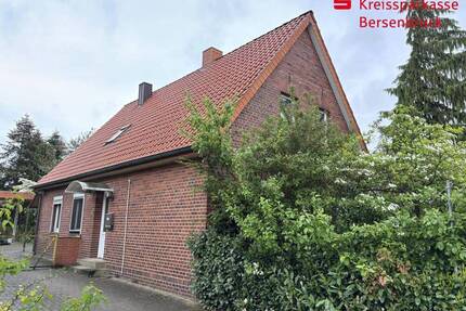 Wohnhaus in einer Fürstenauer Wohnsiedlung für Naturteichliebhaber und Handwerker