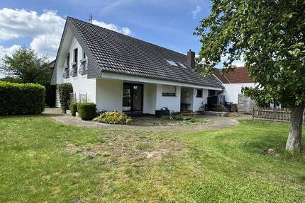 Zweifamilienhaus in zentraler Ortslage - Lindern