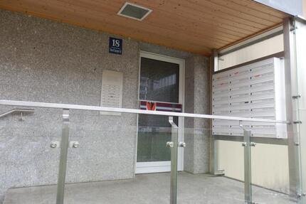 Helle schöne 2 Zim. Wohnung mit großem Balkon in Top Lage zu verk - München Feldmoching-Hasenbergl