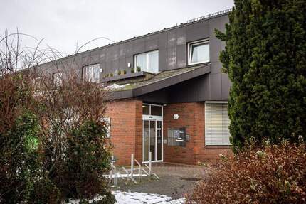 *** WOHN- und PRAXISHAUS insg. 3 WE und 3 GE + GARAGE über 45k p.a. *** - Delmenhorst Düsternort