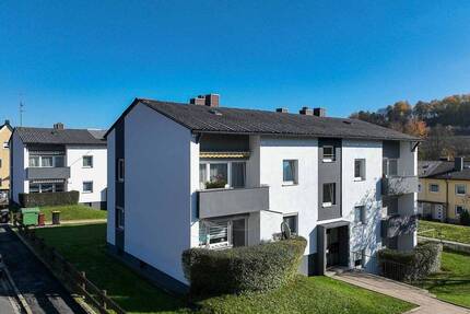 Wunsiedel! Helle 2-Zimmer-Wohnung mit Balkon - sofort frei