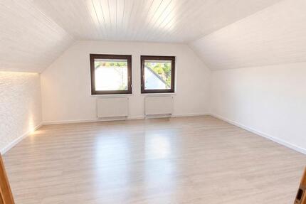 Lichtdurchflutete 3 Zimmer Wohnung mit EBK und Gartenmitbenutzung - Langenzenn