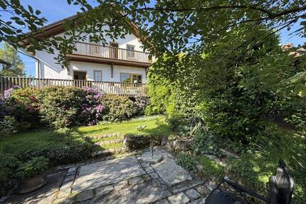 Zentrales Einfamilienhaus mit viel Platz und Gartenparadies - Offenberg Neuhausen