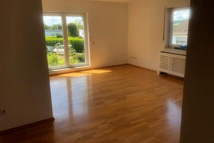 Biete sehr helle 3ZKB Gäste WC Wohnung ca. 100qm in Saarbrücken