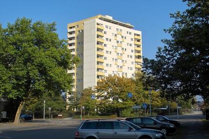 Wohlfühlen leicht gemacht – Charmante Wohnung mit Loggia und Aufzug - Wolfsburg Alt-Wolfsburg