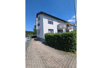 bezugsfreie 3-Zimmer-Wohnung mit Tageslichtbad & Carport in ruhiger Lage von Pfinztal-Wöschbach