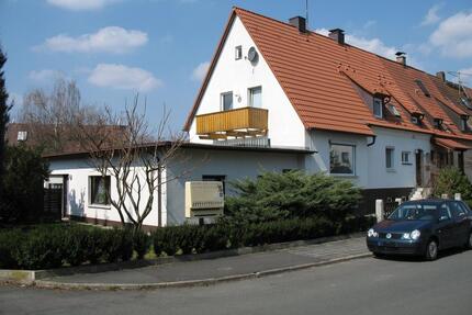 Grundstück mit san. bed. 3-Parteien-Reiheneckhaus OT-Baiersdorf