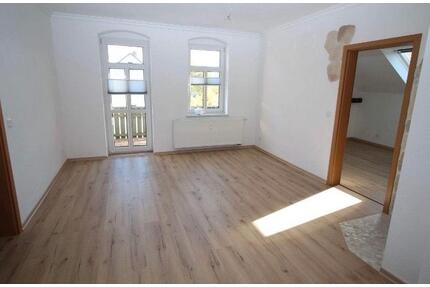 Schöne 3-Zimmer-Wohnung mit Balkon in Niederwürschnitz