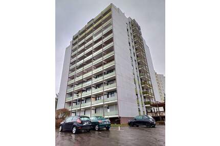 Altseiterstal Schicke Wohnung im 8.OG mit Balkon und Panoramablick, Autoabstellplätze am Haus (zur Zeit vermietet) in Neunkirchen Altseiterstal