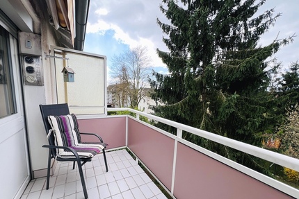 Frankfurt-Nied: Gut geschnittene 3-Zimmer-Wohnung mit Balkon! - Frankfurt am Main