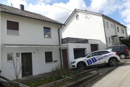 Charmantes, sanierungsbedürftiges Reihenhaus mit Garage und Garten in schöner Lage von Bad Saulgau.