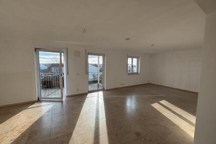 Helle, moderne Wohnung mit Balkon, Garage & Einbauküche-ab 01.04 - Eichstätt