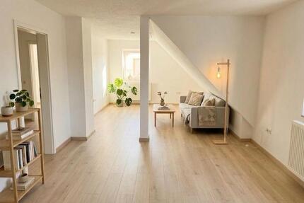 Helle 2,5-Zimmer-DG mit KücheKellerGarten in Vellmar 590€ + NK - Kassel