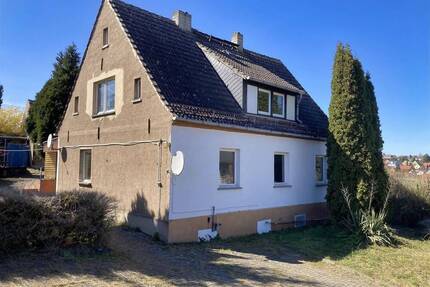 In bester Wohnlage ! - 75.000,00&nbsp;EUR Kaufpreis, ca.&nbsp; 160,00&nbsp;m&sup2;&nbsp;Wohnfl&auml;che in Ahlsdorf (PLZ: 06313)