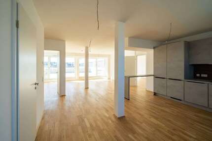 Wohnung zum Mieten in Regensburg 2.143,37 € 134.01 m²