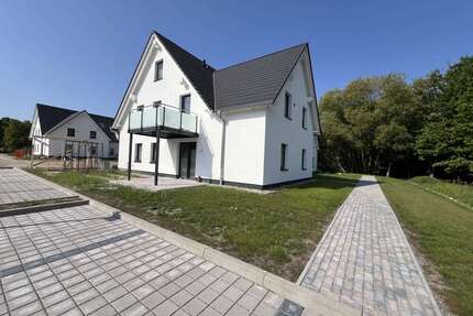 Wohnung zum Kaufen in Middelhagen OT Lobbe, Middelhagen, Vorpommern-Rüge 270.400,00 € 61.7 m²