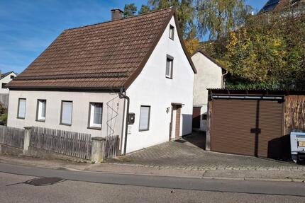 Einfamilienhaus mit Garten - 200.000,00&nbsp;EUR Kaufpreis, ca.&nbsp; 90,00&nbsp;m&sup2; in Hüttlingen (PLZ: 73460)