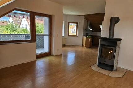 3-Zimmer-Wohnung mit Kamin, Balkon & neuer Luft-Wasser-Wärmepumpe - Steinheim am Albuch