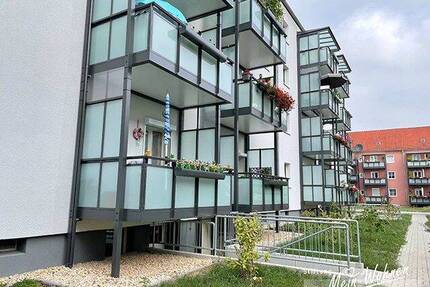 Bei Einzug frisch renoviert + neues Bad + großer Balkon! - Halle Freiimfelde
