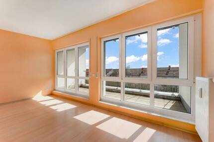 Attraktive, unvermietete 2-Zimmer Wohnung mit Terrasse und Tiefgarage in Ossendorf - Köln