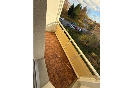 3-Raum-Wohnung mit Balkon - 330,00&nbsp;EUR Kaltmiete, ca.&nbsp; 60,00&nbsp;m&sup2; in Aue-Bad Schlema (PLZ: 08280)