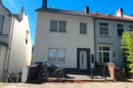 Woltmershausen | Modernisiertes Dreiparteienhaus - Bremen Häfen