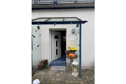 Reserviert! Sofort einziehen! Ein1-FH m.2 Eingängen, Doppelcarport, 4 Einstellplätze, Garten u. eine vermietete DHH m.2 Wohnungen u. 2 Einstellplätze - Braunschweig Kralenriede