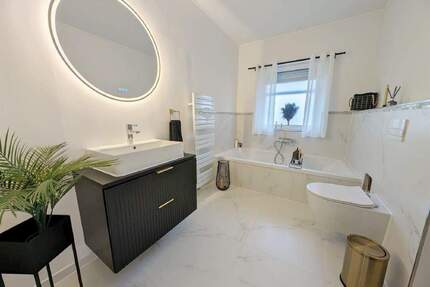 == Hier haben Sie das ganze Dachgeschoss für sich! Renovierte ETW in Lipperreihe == - Oerlinghausen