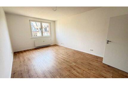 Moderne, bezugsfreie 3-Zimmer-Wohnung mit Balkon in Frankfurt am Main