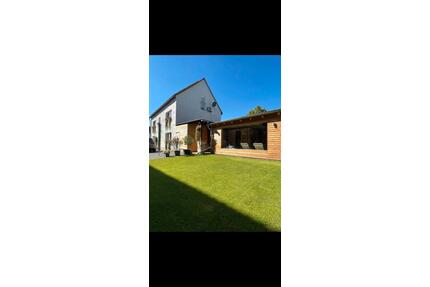 Sehr gepflegtes Einfamilienhaus mit Sauna und Schwimmteich - Naumburg (Saale)