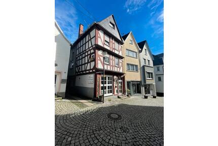 Denkmalgeschütze Immobilie mit Bruchsteinkeller - Montabaur