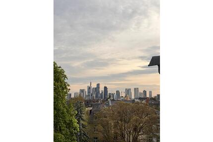 Lichtdurchflutete 2-Zimmer DG Wohnung in Frankfurt am Main